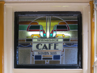 833689 Afbeelding van het glas-in-loodraampje boven de ingang van het Springhaver-café (Springweg 46) te Utrecht, met ...
